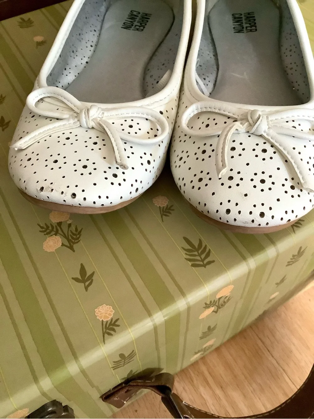 Girls Harper Canyon White Eyelet Perforated Bow Ballet Flats Size 13 (Nordstrom)